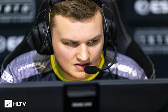 黄仁勋解析技术进步与就业关系，揭示社会繁荣新机遇